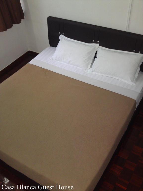Casa Blanca Guest House Malacca Exterior photo